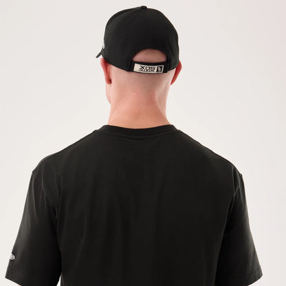 The model is wearing this MLB Life Graphic Chicago White Sox T-Shirt in black. 7