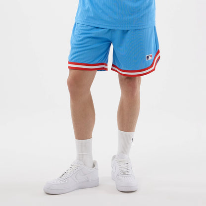 The model is wearing this MLB Arch New York Yankees Oversized Shorts in pastel blue. 3