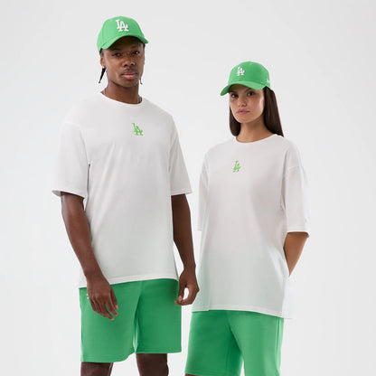 The model is wearing this MLB League Essential LA Dodgers Oversized T-Shirt in white. 1