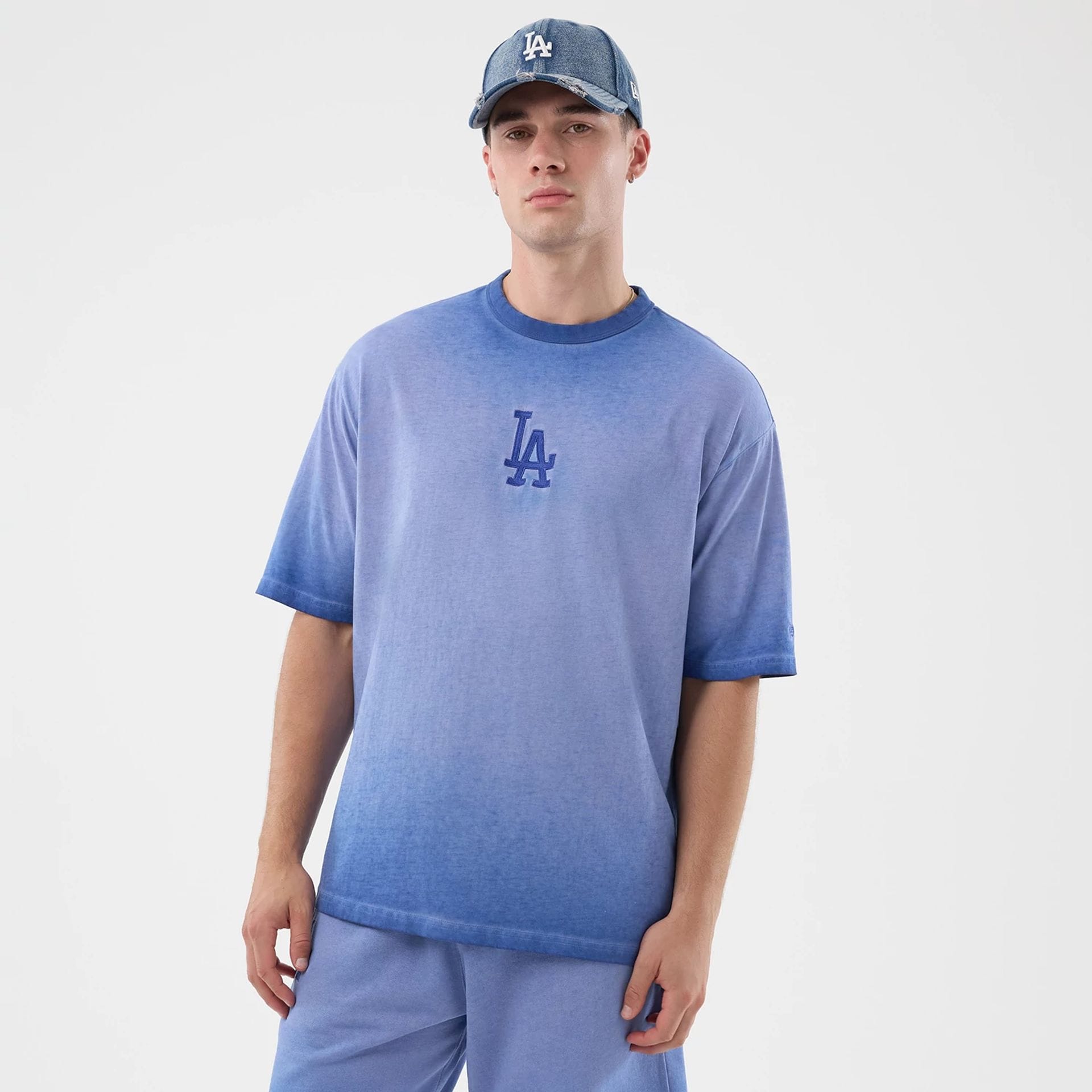 The model is wearing this MLB Washed Logo LA Dodgers T-Shirt in pastel blue. 1