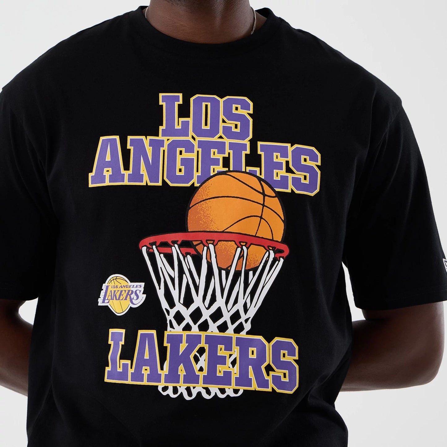 The model is wearing this NBA Basketball Graphic LA Lakers Oversized T-Shirt in black. 4