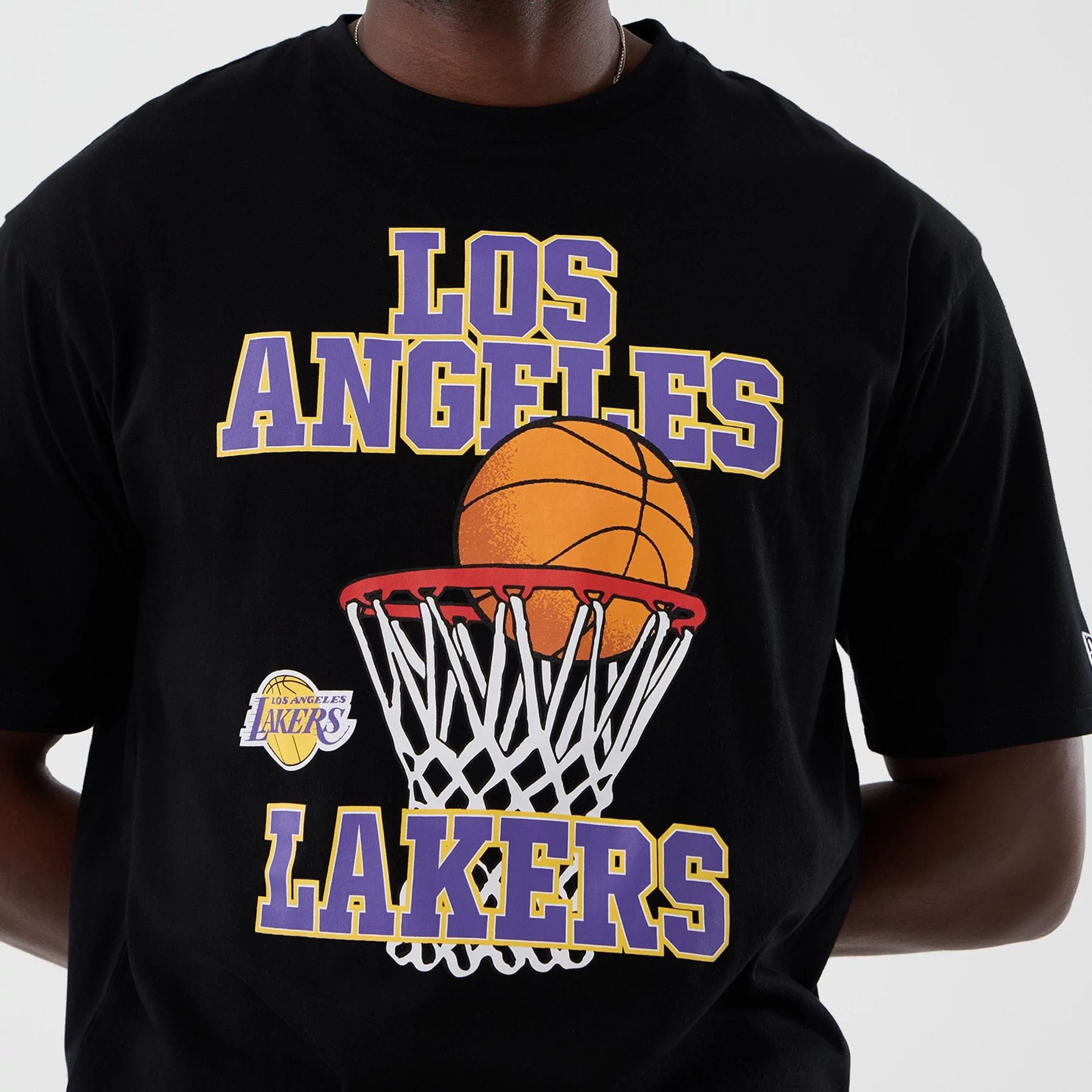 The model is wearing this NBA Basketball Graphic LA Lakers Oversized T-Shirt in black. 4