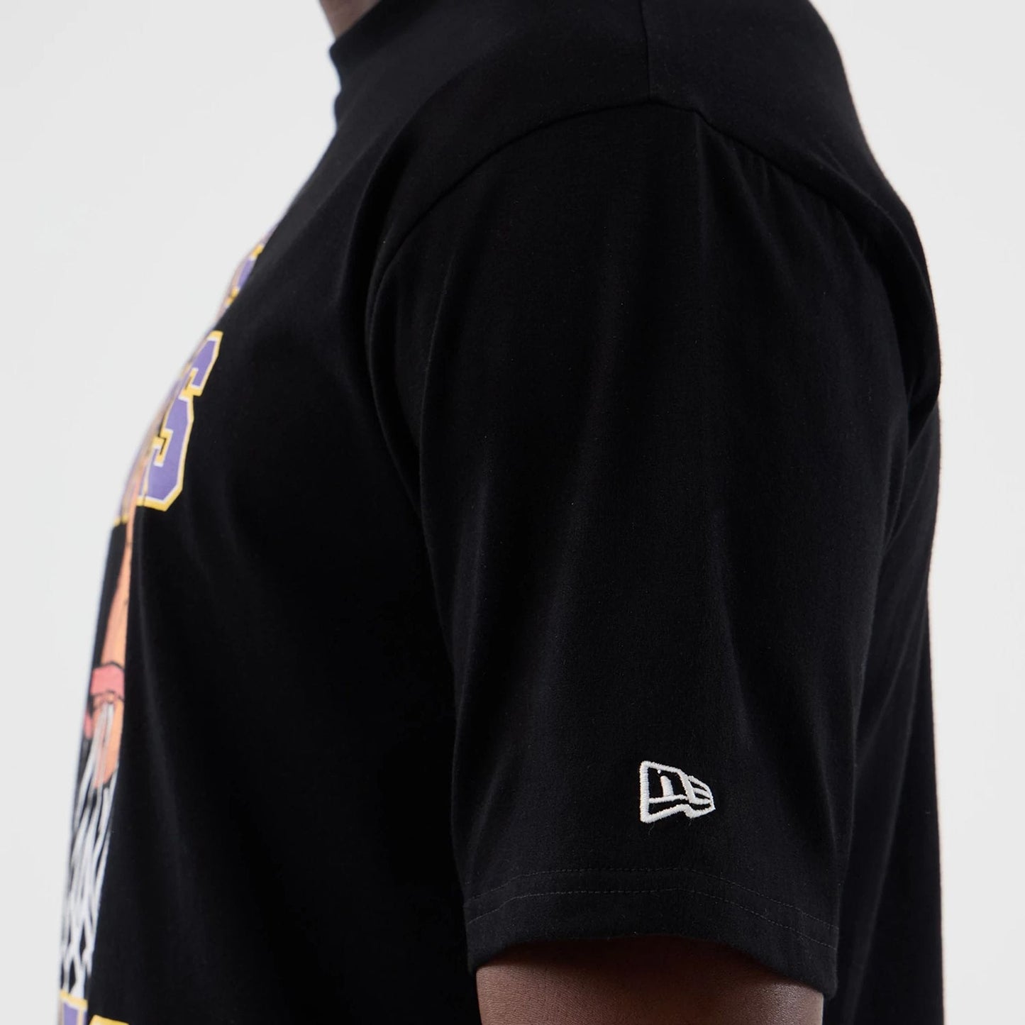 The model is wearing this NBA Basketball Graphic LA Lakers Oversized T-Shirt in black. 5