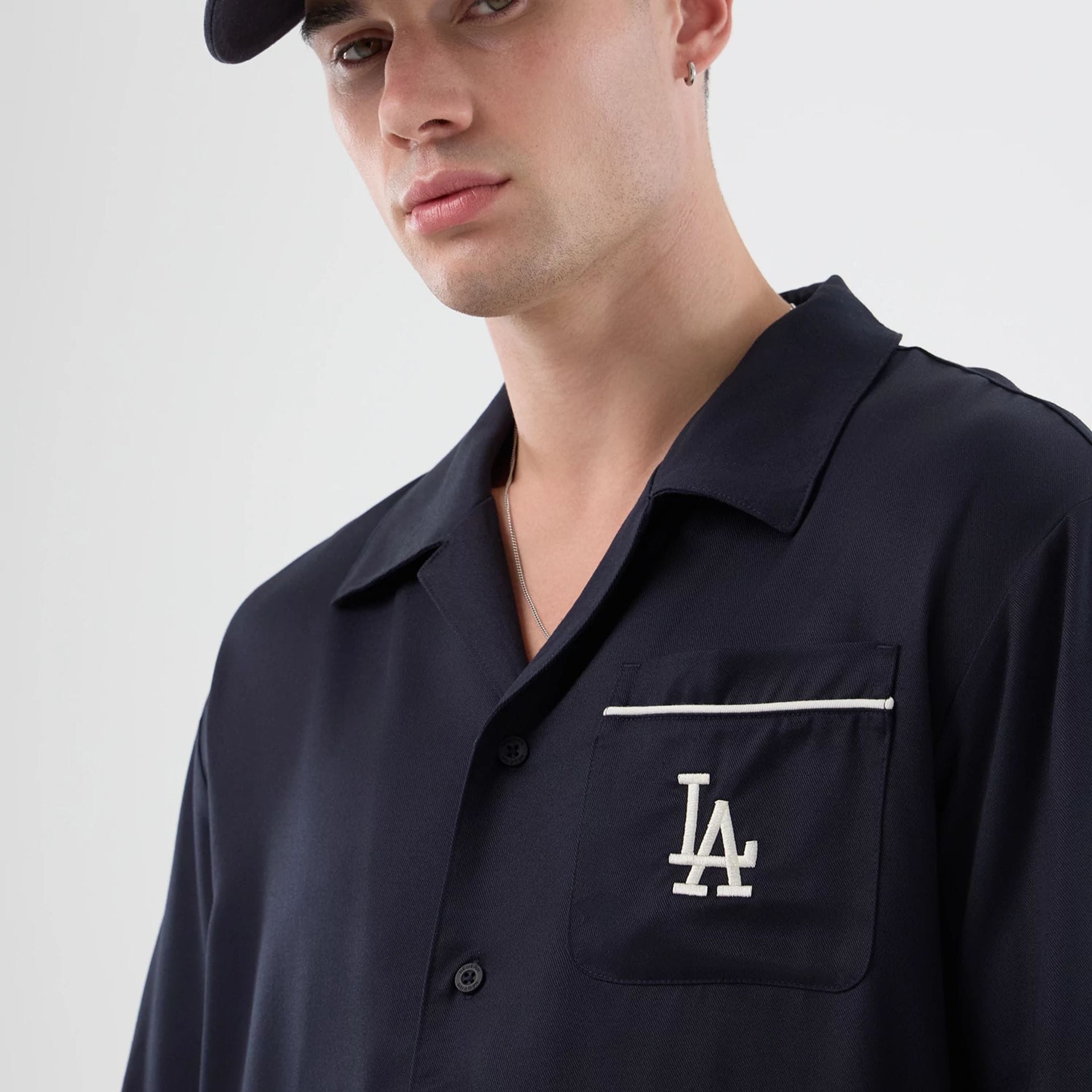 The model is wearing this MLB Graphic Revere LA Dodgers Short Sleeve Shirt in navy. 5