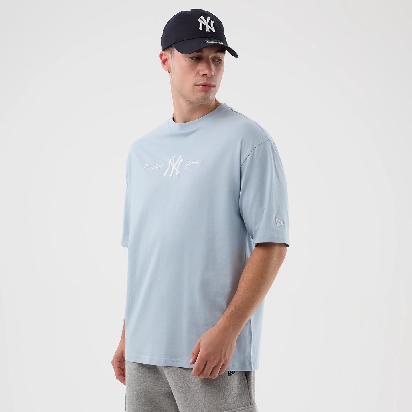 The model is wearing this MLB Script New York Yankees Oversized T-Shirt in pastel blue. 3