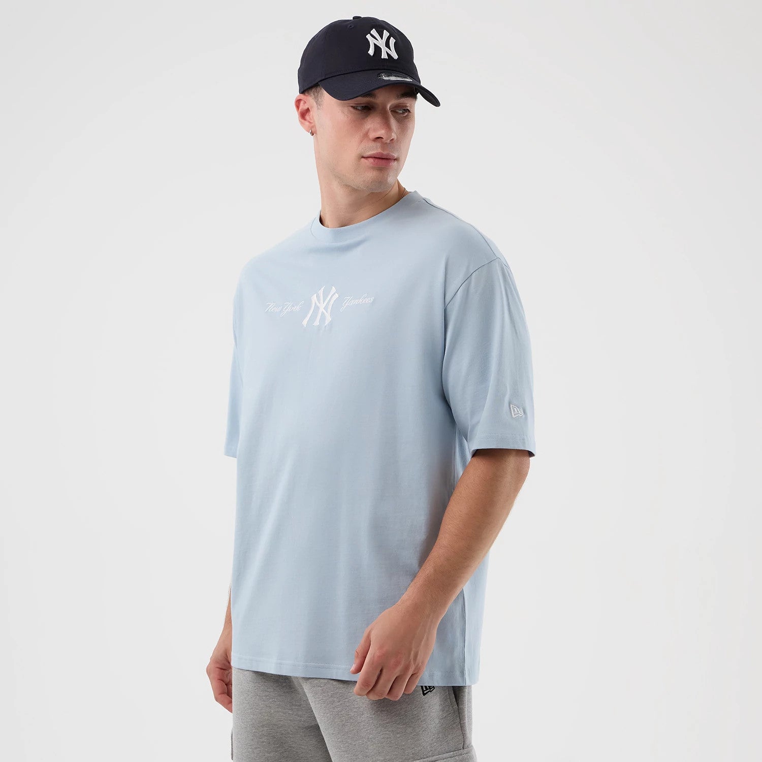 The model is wearing this MLB Script New York Yankees Oversized T-Shirt in pastel blue. 3
