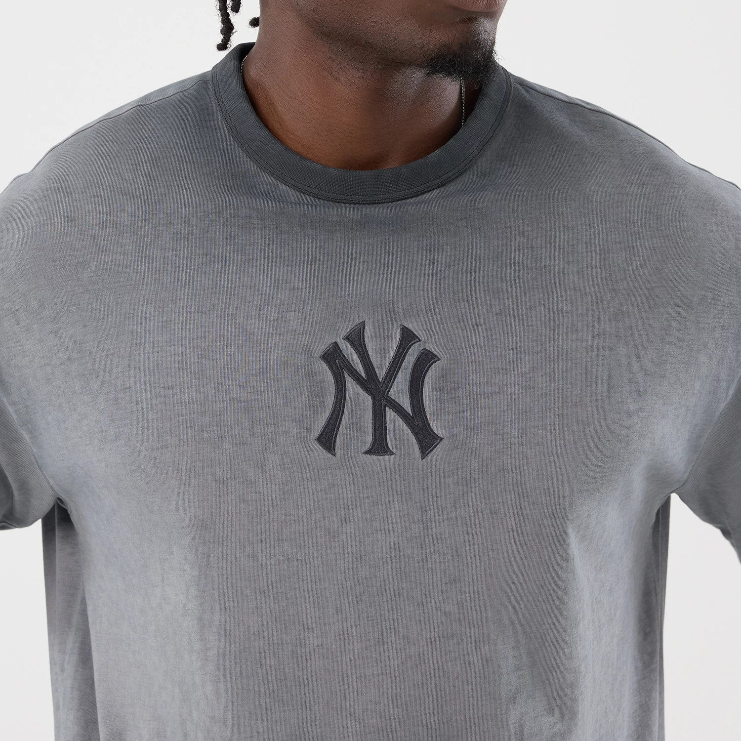 The model is wearing this MLB Washed Logo New York Yankees T-Shirt in black. 5