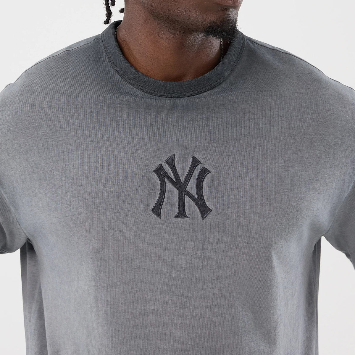 The model is wearing this MLB Washed Logo New York Yankees T-Shirt in black. 5