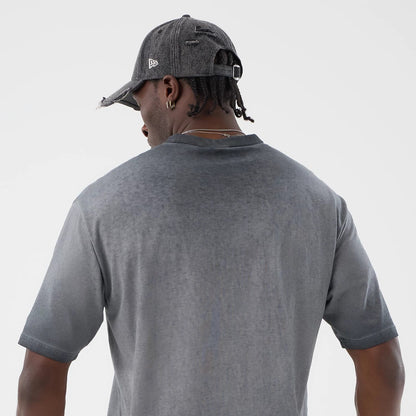 The model is wearing this MLB Washed Logo New York Yankees T-Shirt in black. 7