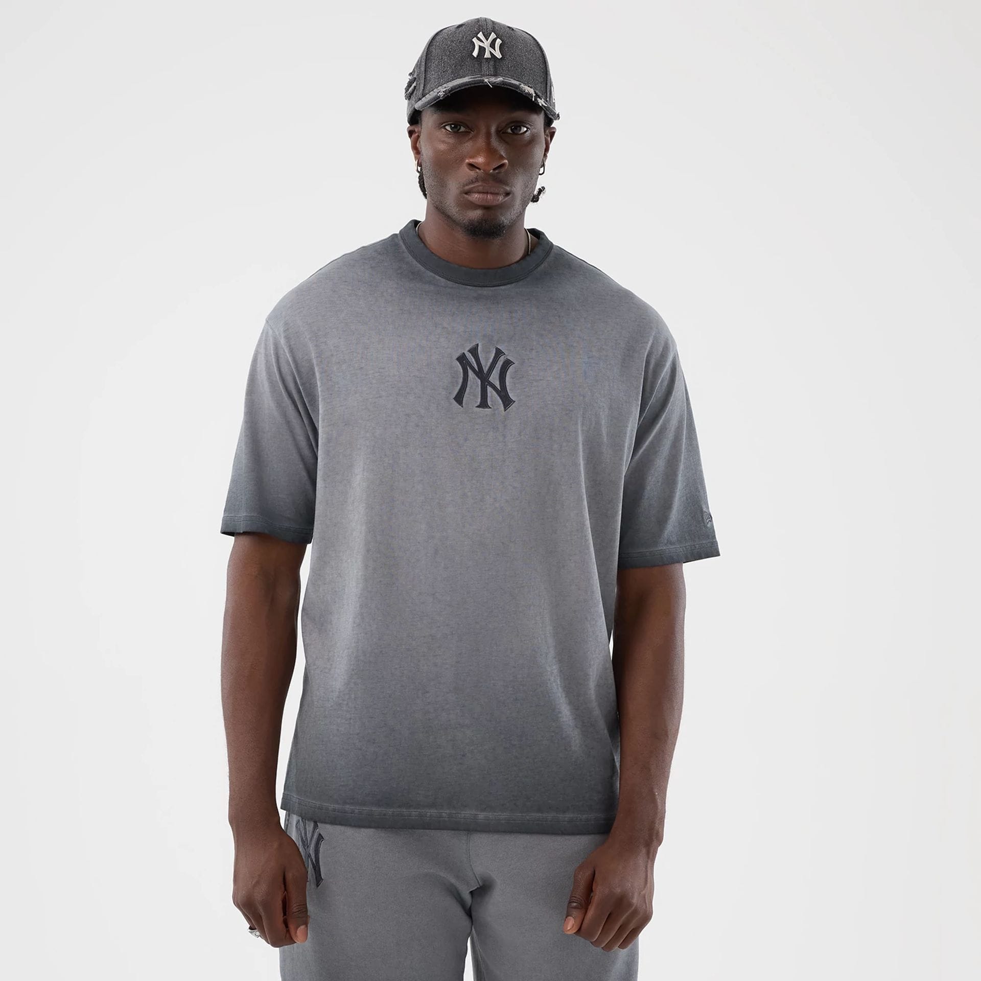 The model is wearing this MLB Washed Logo New York Yankees T-Shirt in black. 1