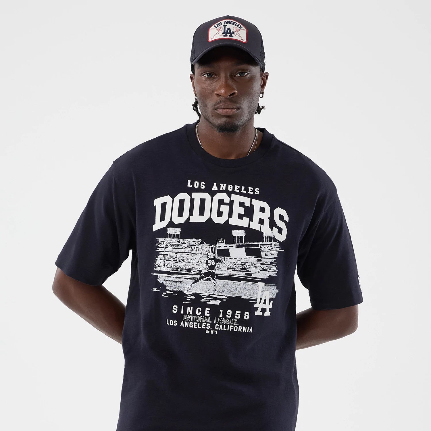 The model is wearing this MLB Slub LA Dodgers Oversized T-Shirt in navy. 3