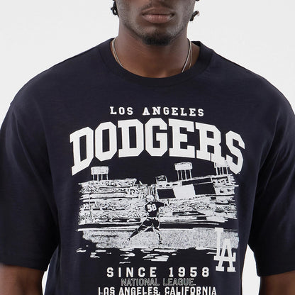 The model is wearing this MLB Slub LA Dodgers Oversized T-Shirt in navy. 6