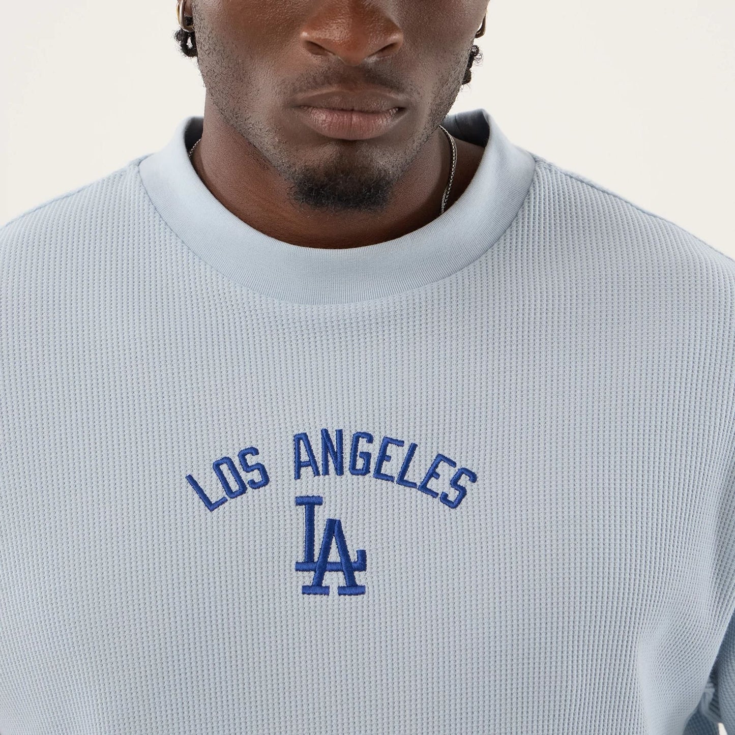 The model is wearing this MLB Waffle LA Dodgers T-Shirt in pastel blue. 6