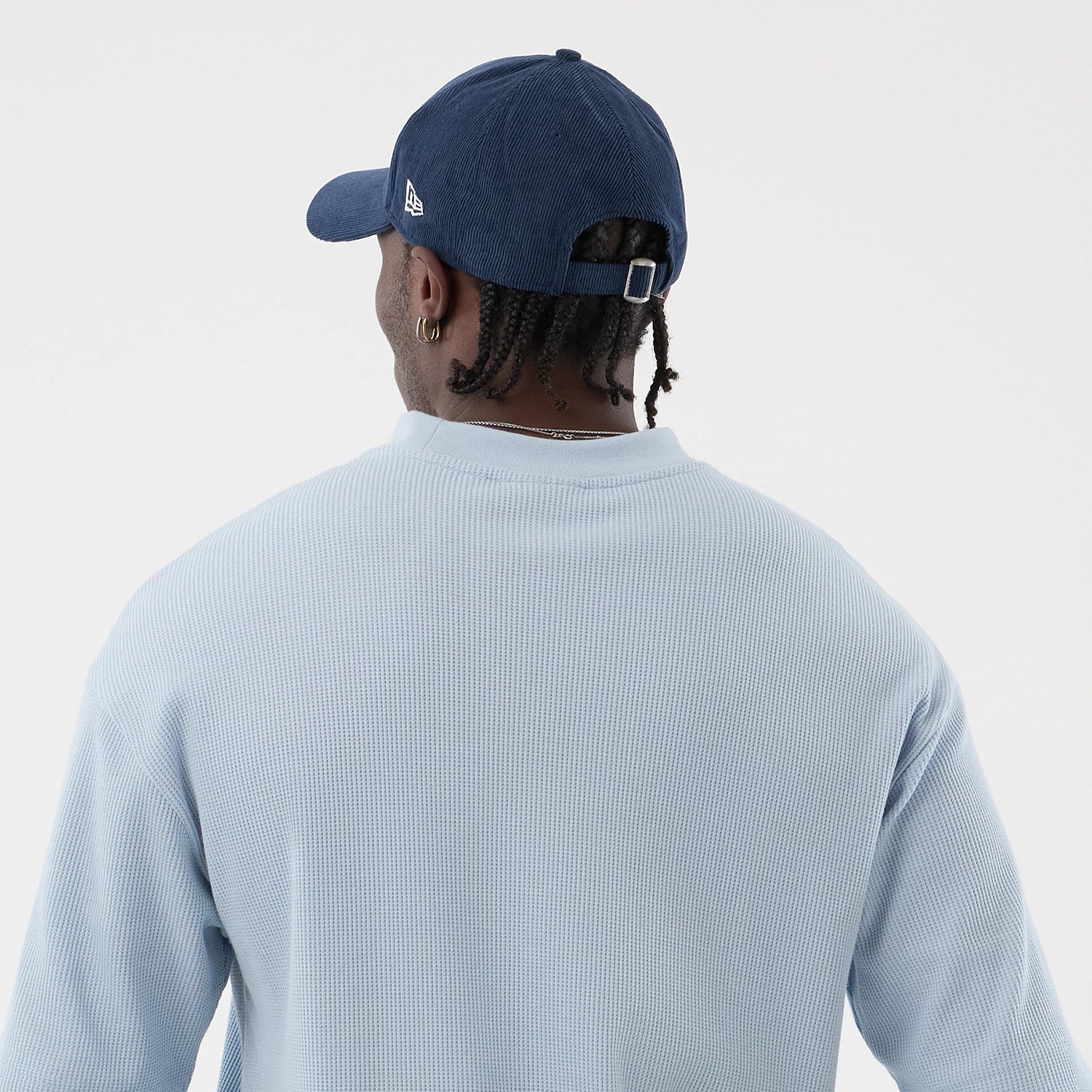 The model is wearing this MLB Waffle LA Dodgers T-Shirt in pastel blue. 5