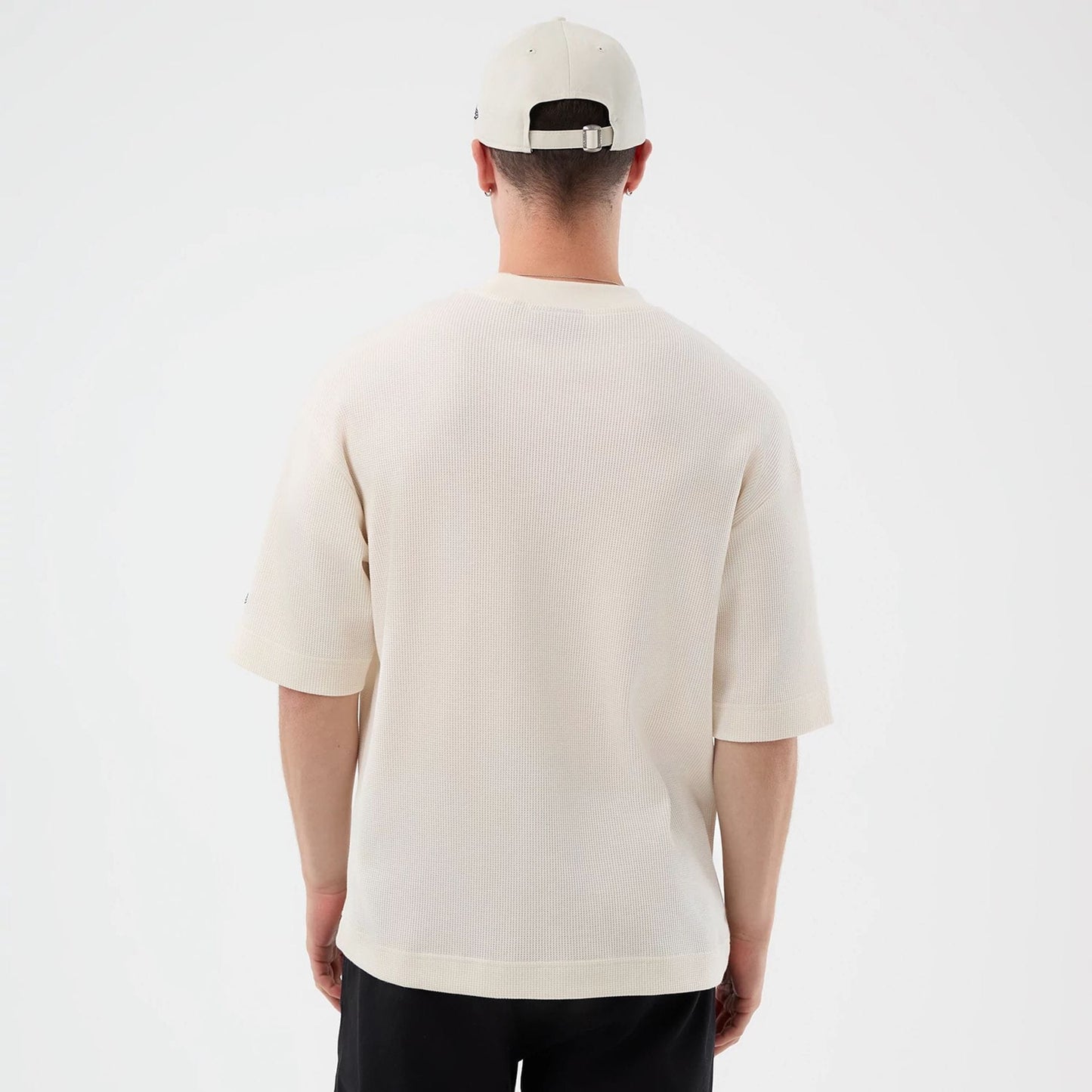 The model is wearing this MLB Waffle New York Yankees T-Shirt in open white. 2
