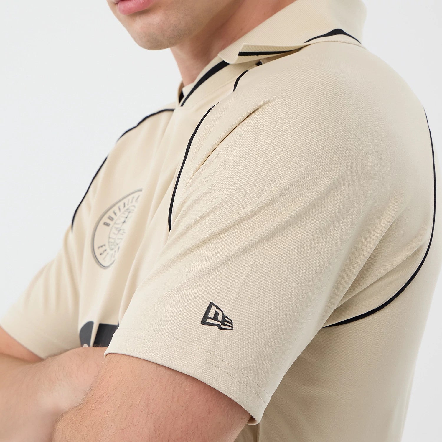 The model is wearing this New Era Football T-Shirt in light beige. 5