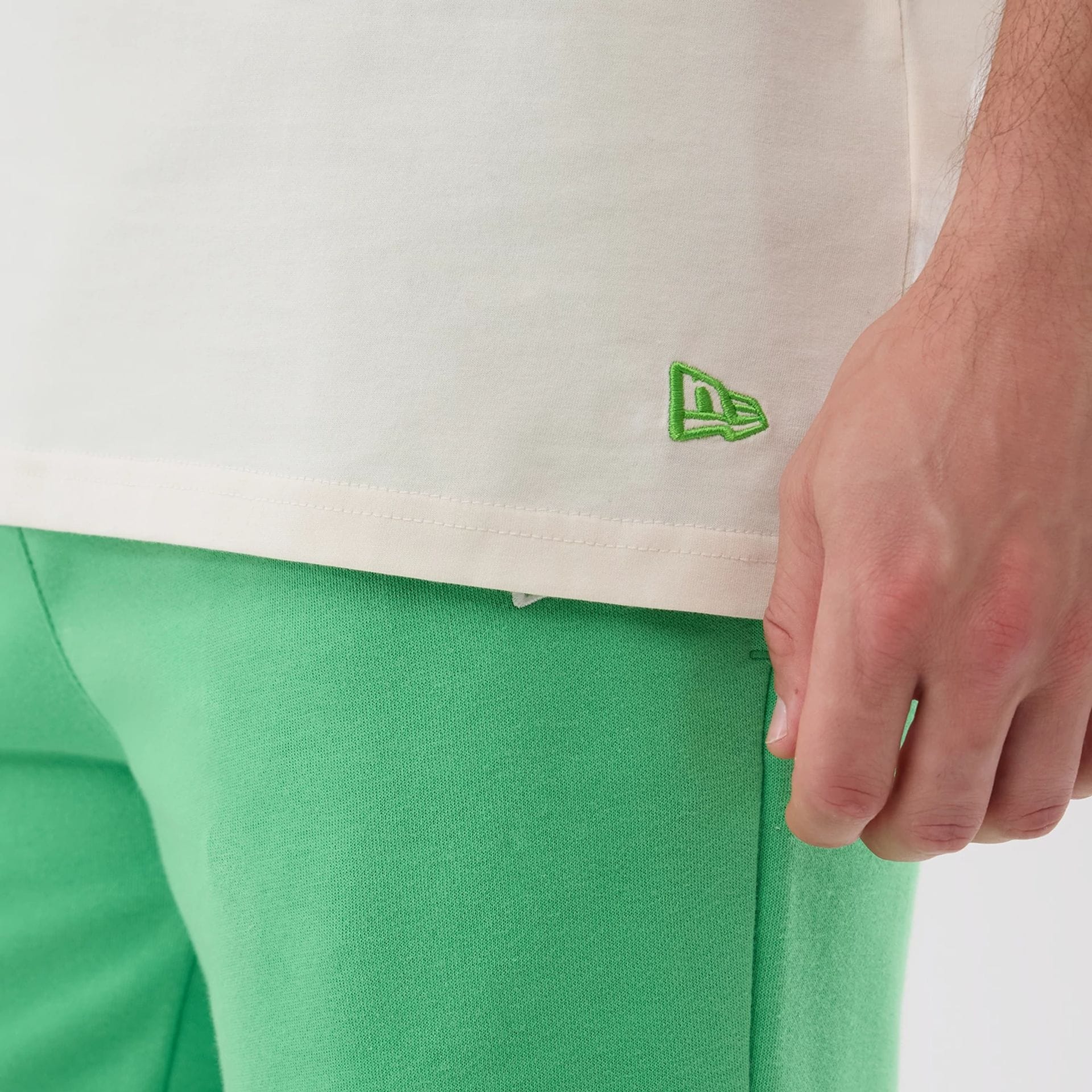 The model is wearing this MLB League Essential LA Dodgers Vest in open white. 5