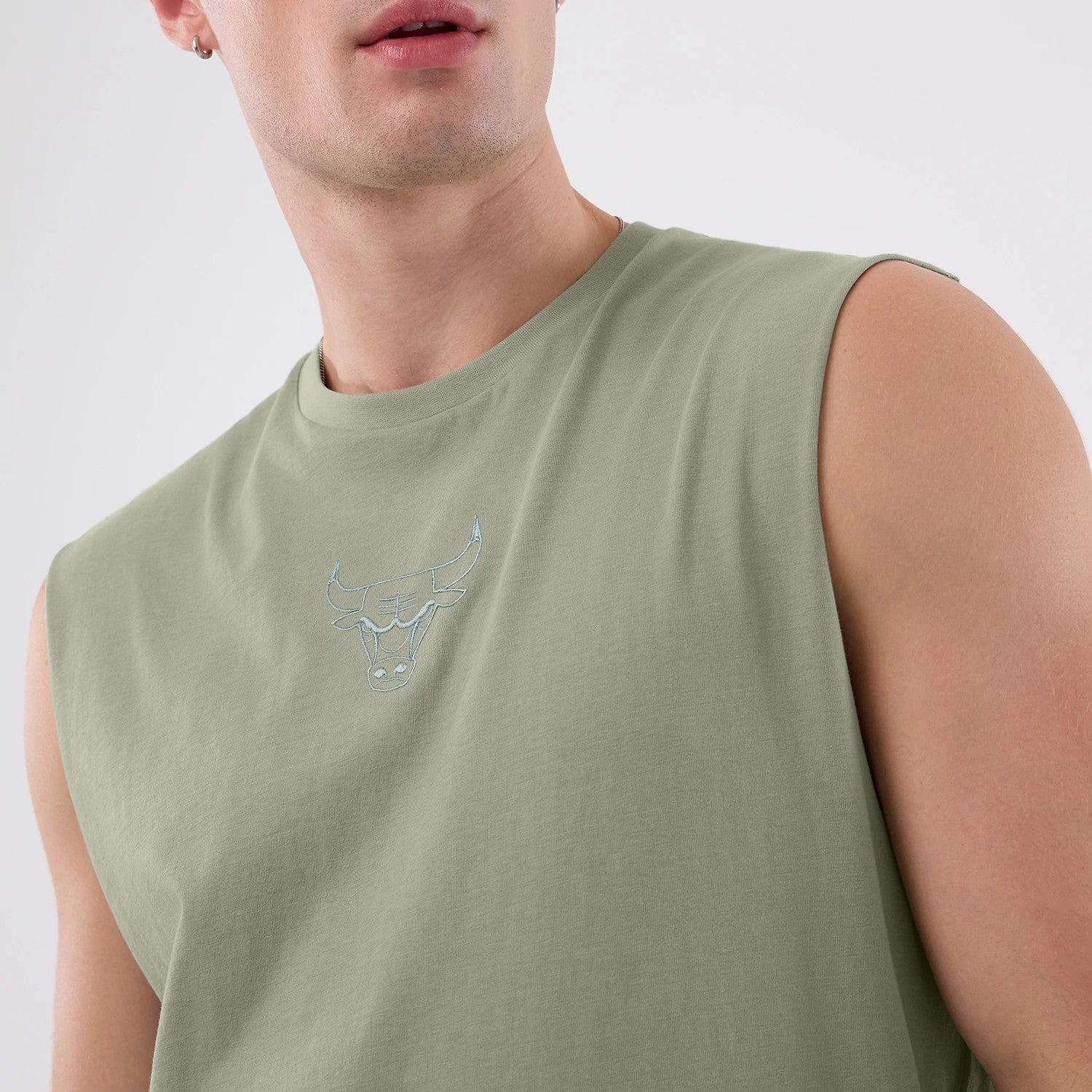 The model is wearing this NBA League Essential Chicago Bulls Vest in pastel green. 3