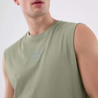 The model is wearing this NBA League Essential Chicago Bulls Vest in pastel green. 3