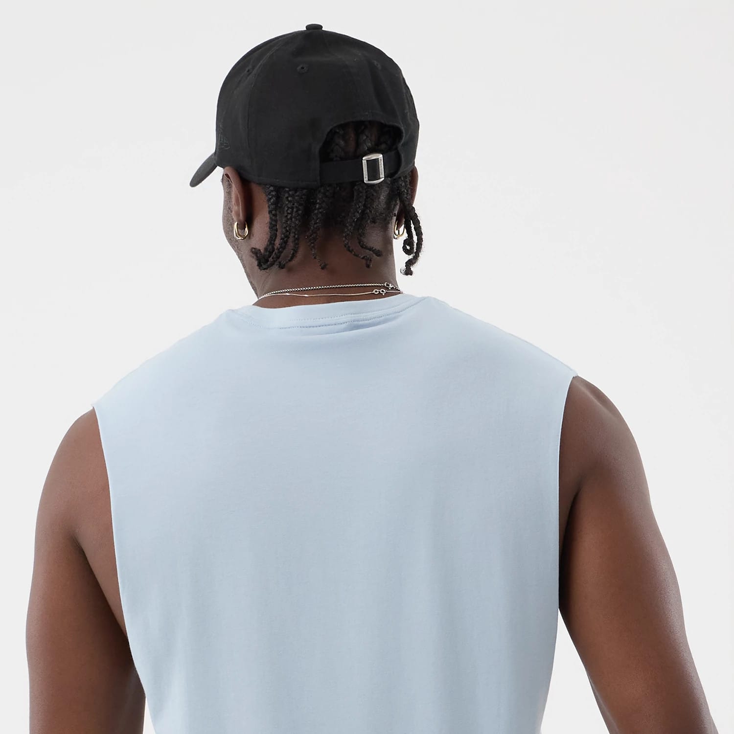 The model is wearing this NBA League Essential LA Lakers Vest in pastel blue. 7