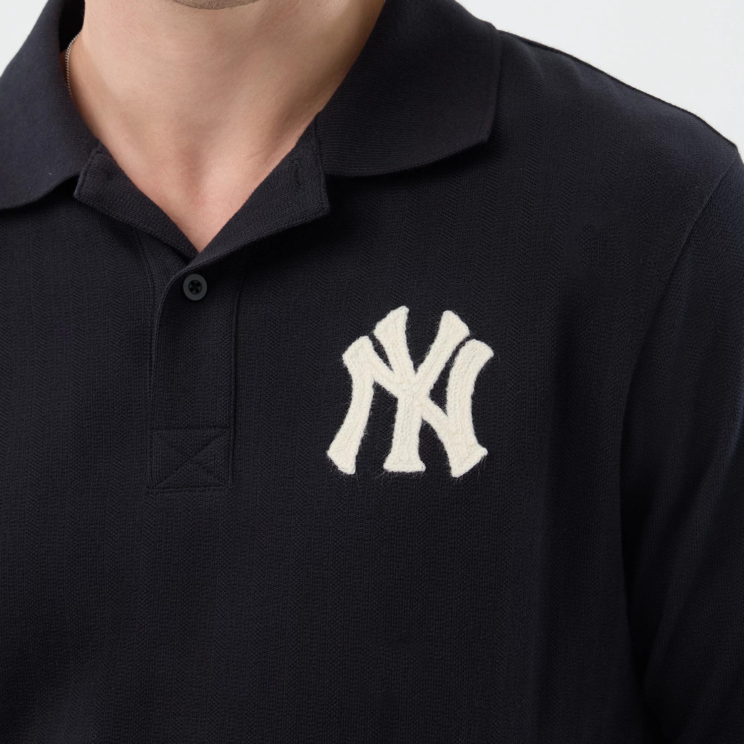 The model is wearing this MLB Rib New York Yankees Polo T-Shirt in navy. 4