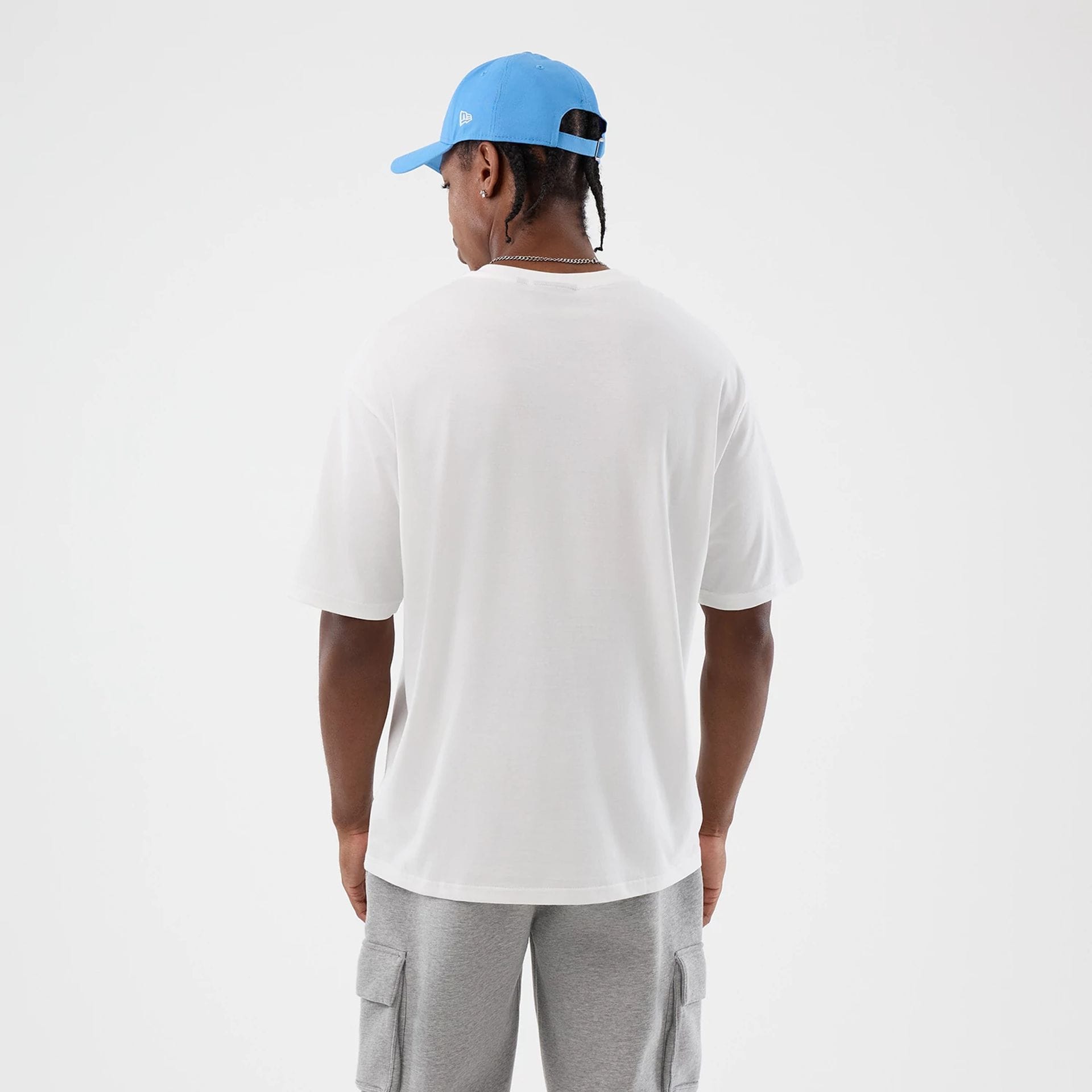 The model is wearing this MLB League Essential Athletics Oversized T-Shirt in white. 2