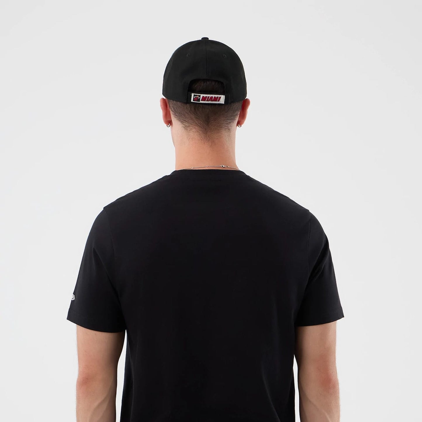 The model is wearing this NBA Graphic Miami Heat T-Shirt in black. 6