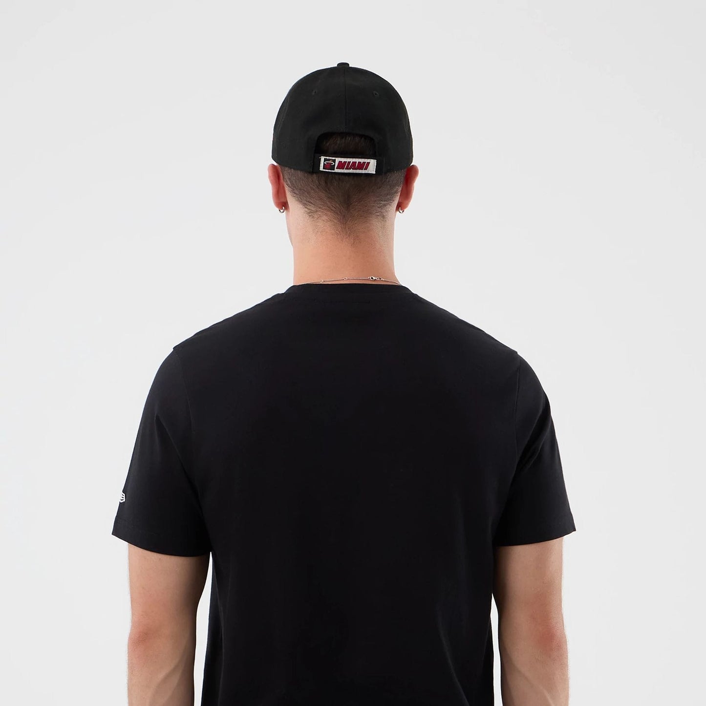 The model is wearing this NBA Graphic Miami Heat T-Shirt in black. 6