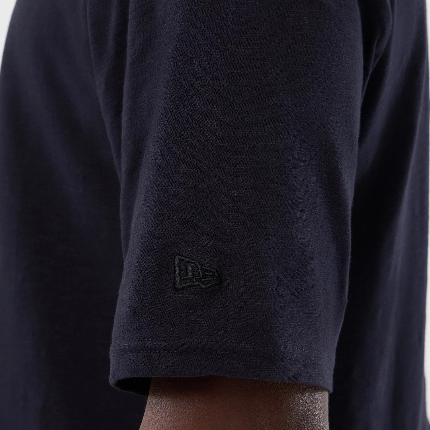The model is wearing this New Era Slub Oversized T-Shirt in navy. 5