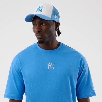 The model is wearing this MLB League Essential New York Yankees Oversized T-Shirt in pastel blue. 4