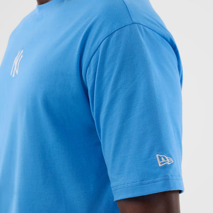 The model is wearing this MLB League Essential New York Yankees Oversized T-Shirt in pastel blue. 5