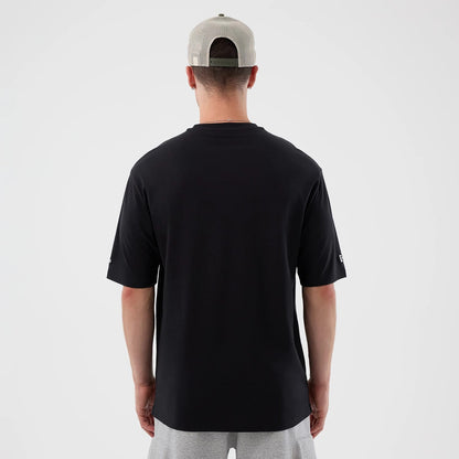 The model is wearing this MLB Icon Graphic New York Mets T-Shirt in black. 2