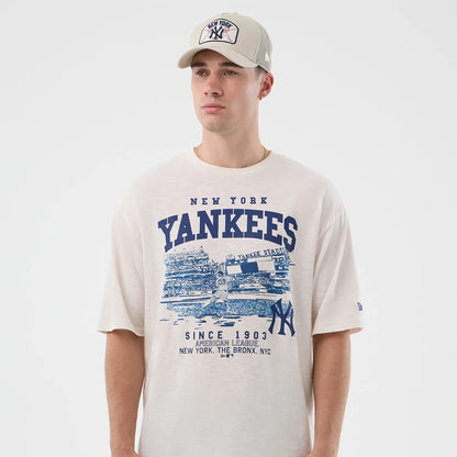 The model is wearing this MLB Slub New York Yankees Oversized T-Shirt in open white. 3