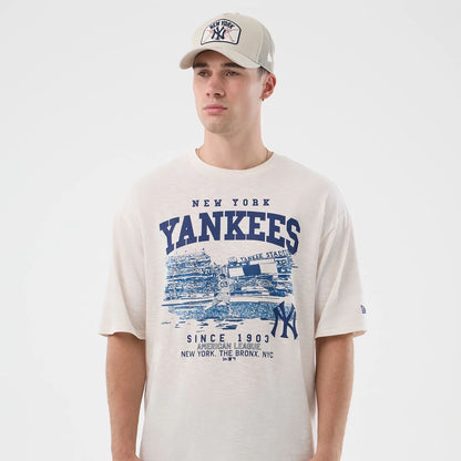 The model is wearing this MLB Slub New York Yankees Oversized T-Shirt in open white. 3