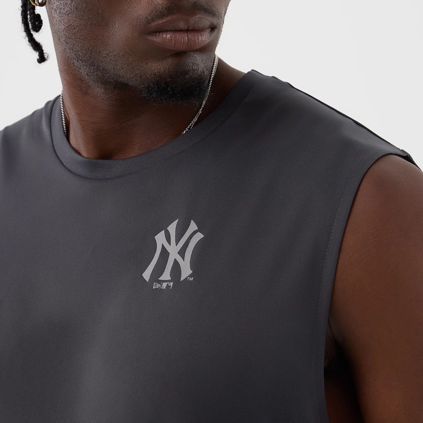 The model is wearing this MLB Core Plus New York Yankees Vest in dark grey. 4