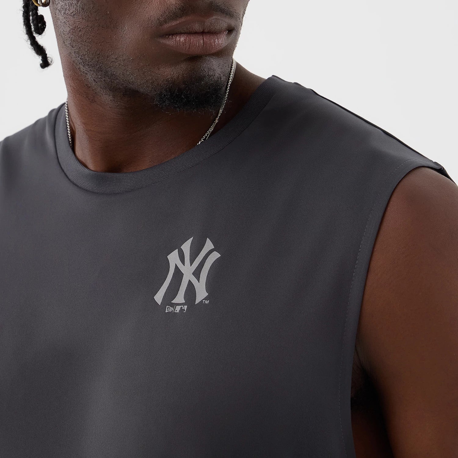The model is wearing this MLB Core Plus New York Yankees Vest in dark grey. 4