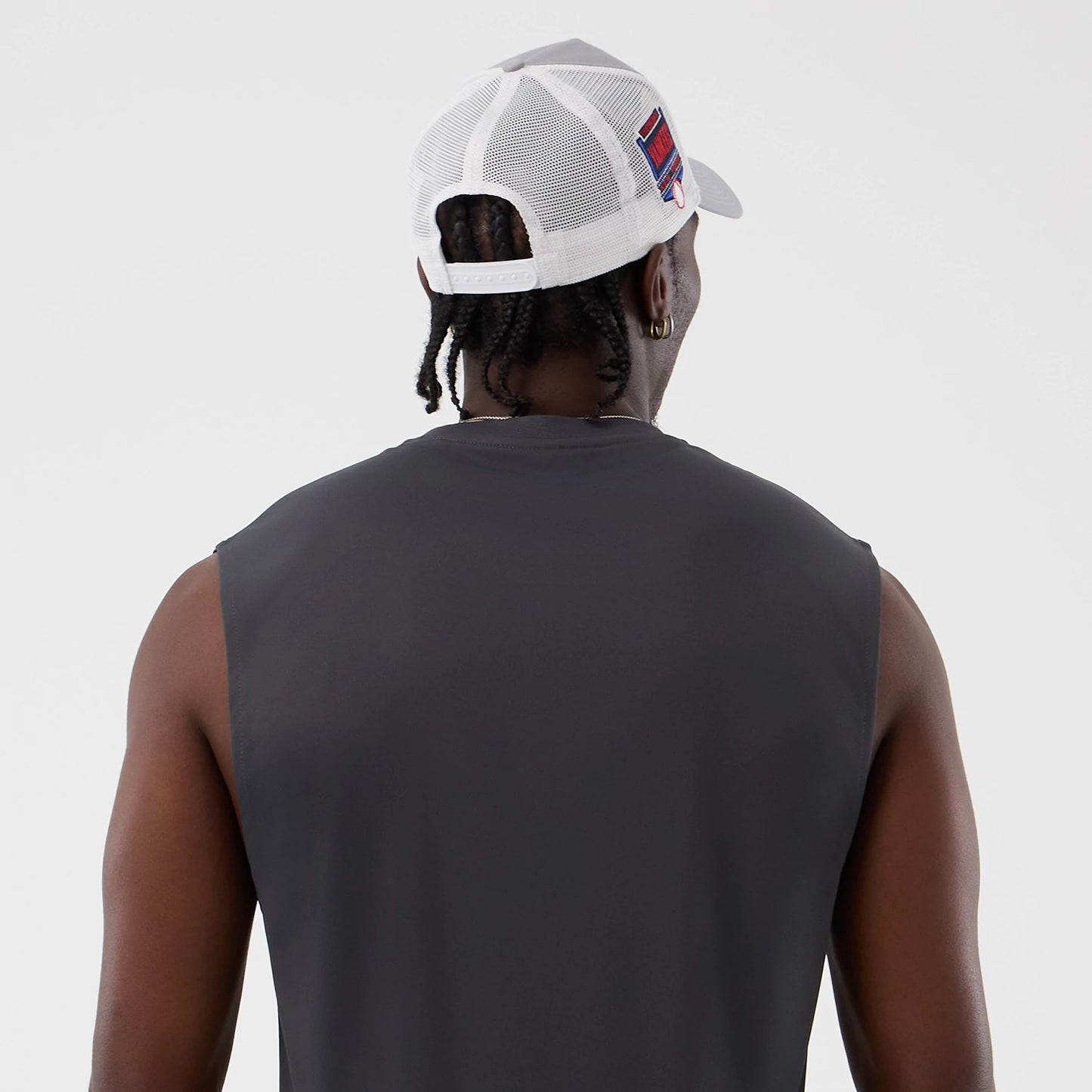 The model is wearing this MLB Core Plus New York Yankees Vest in dark grey. 6