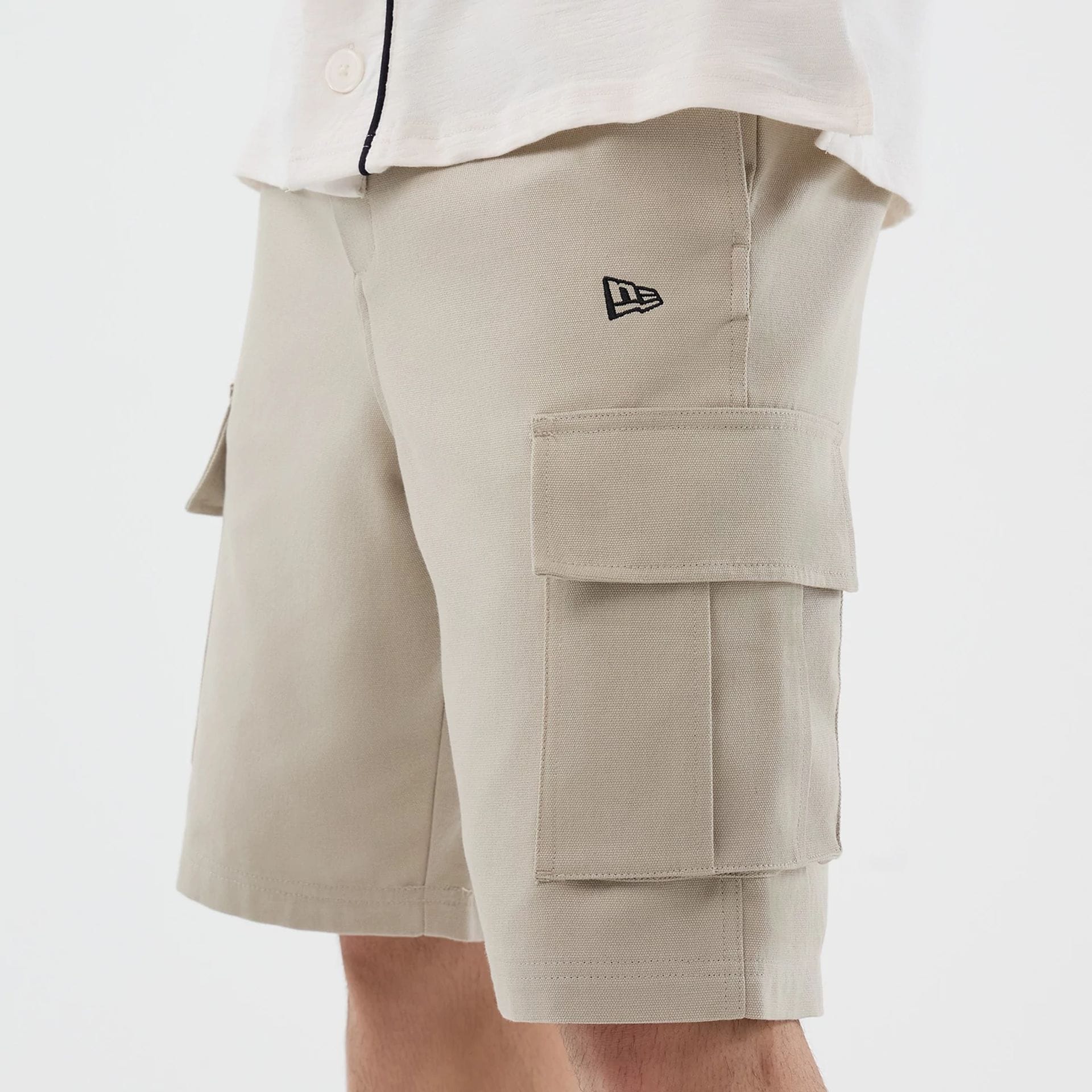 The model is wearing this New Era Cargo Shorts in light beige. 3
