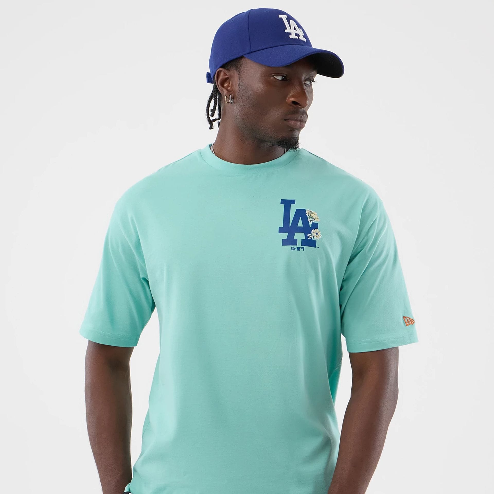 The model is wearing this MLB Floral LA Dodgers Oversized T-Shirt in pastel green. 3