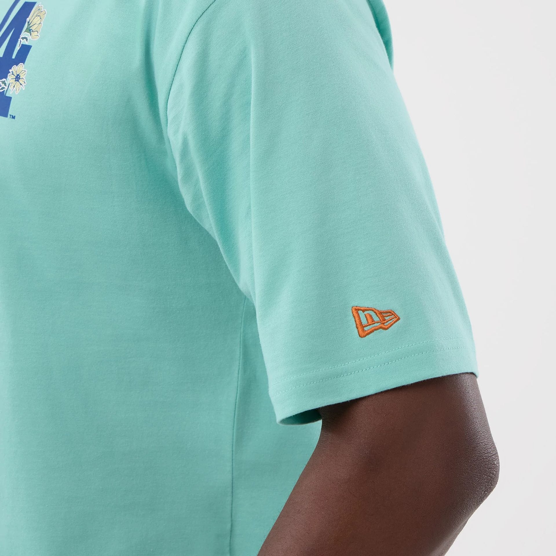 The model is wearing this MLB Floral LA Dodgers Oversized T-Shirt in pastel green. 6