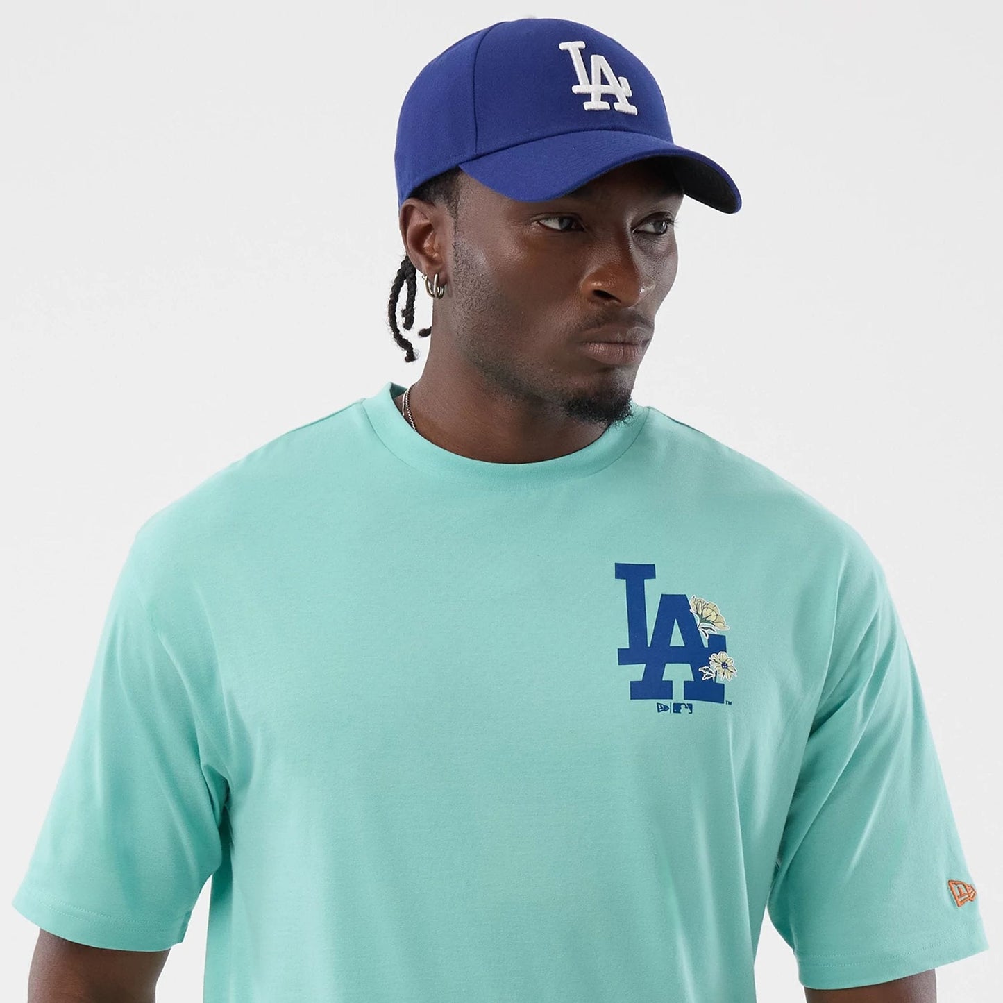 The model is wearing this MLB Floral LA Dodgers Oversized T-Shirt in pastel green. 7