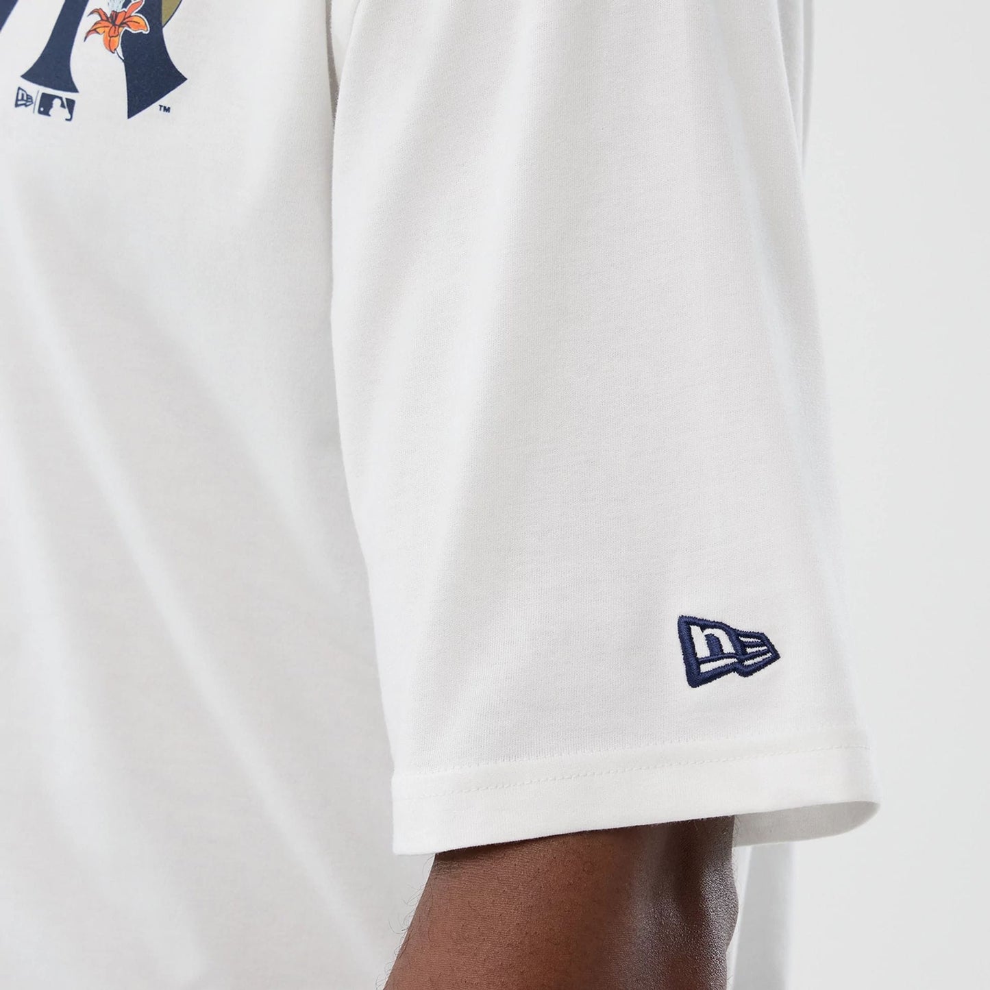 The model is wearing this MLB Floral New York Yankees Oversized T-Shirt in white. 7