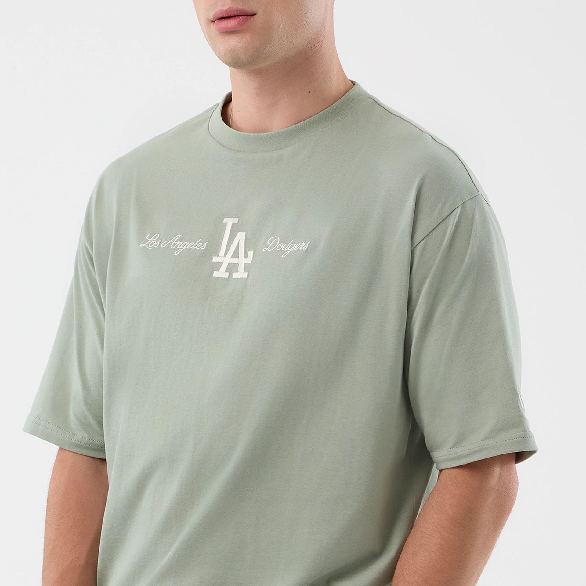 The model is wearing this MLB Script LA Dodgers Oversized T-Shirt in pastel green. 6
