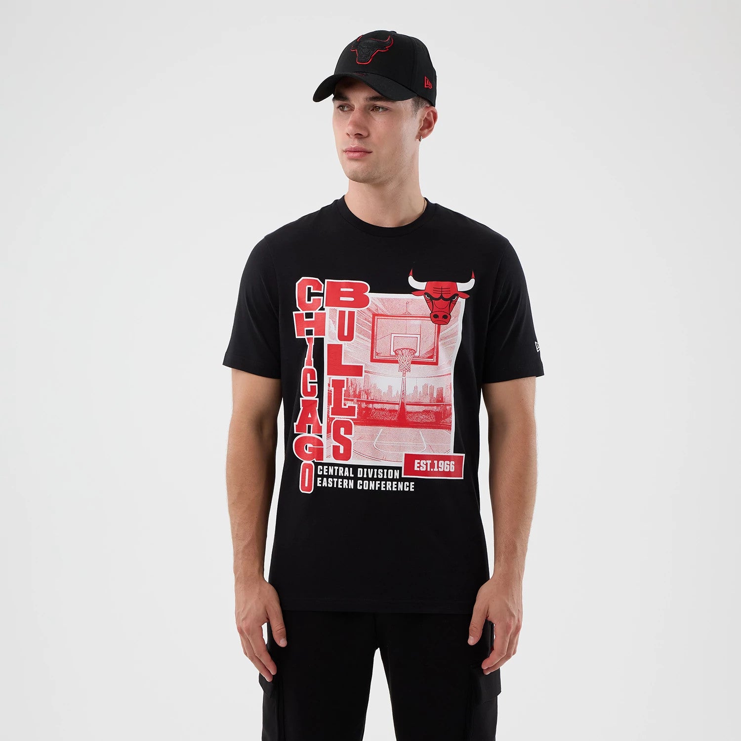 The model is wearing this NBA Court Graphic Chicago Bulls T-Shirt in black. 1