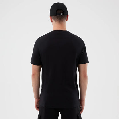 The model is wearing this NBA Graphic Chicago Bulls T-Shirt in black. 2