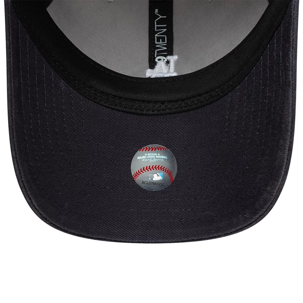 Pictured is this MLB Washed Contrast LA Dodgers 9TWENTY cap in grey. 5