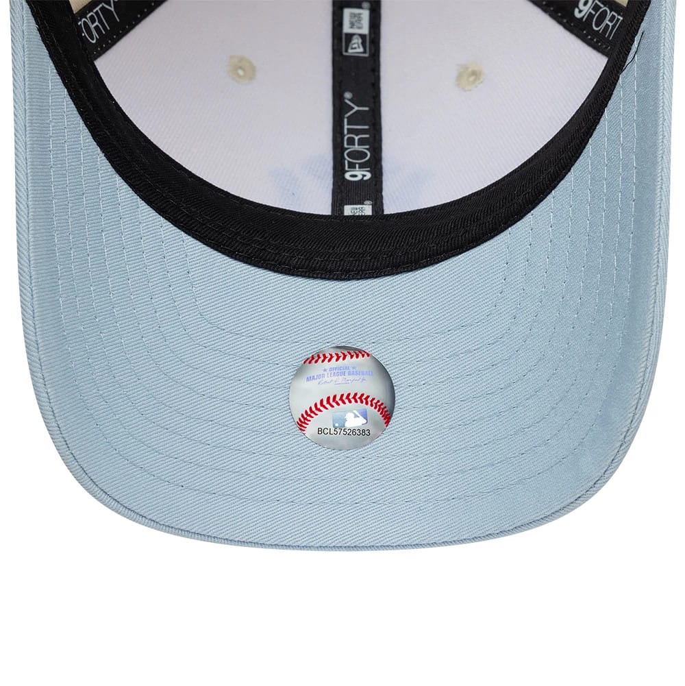 Pictured is this MLB Side Script New York Yankees 9FORTY M-Crown cap in Cream. 6