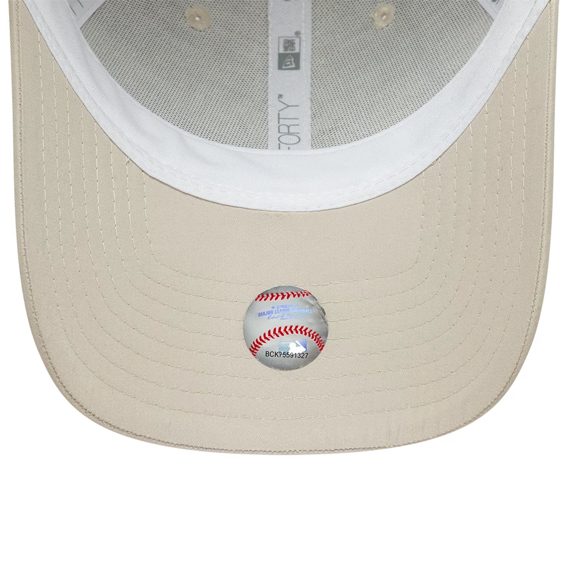 Pictured is this MLB Homefield New York Yankees 9FORTY Trucker cap in Cream. 5