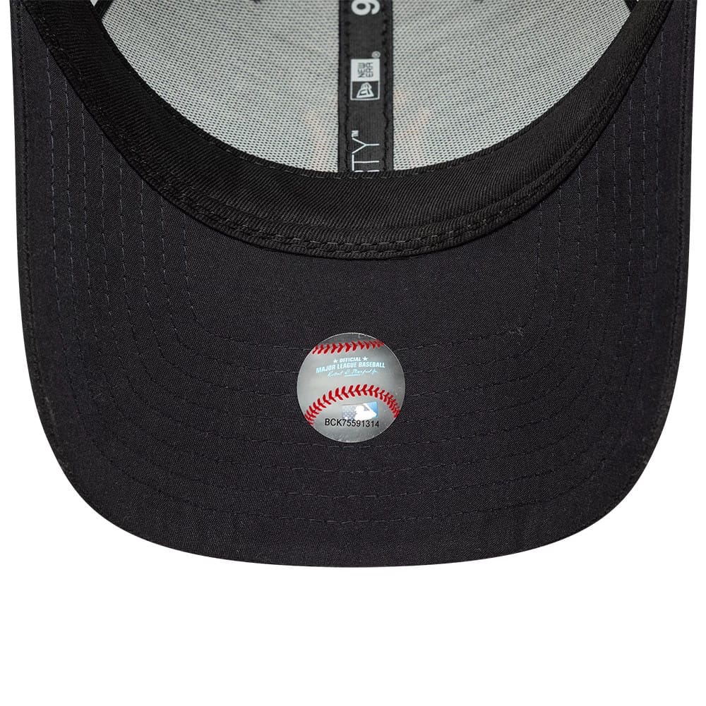 Pictured is this MLB Homefield New York Yankees 9FORTY Trucker cap in Black. 5