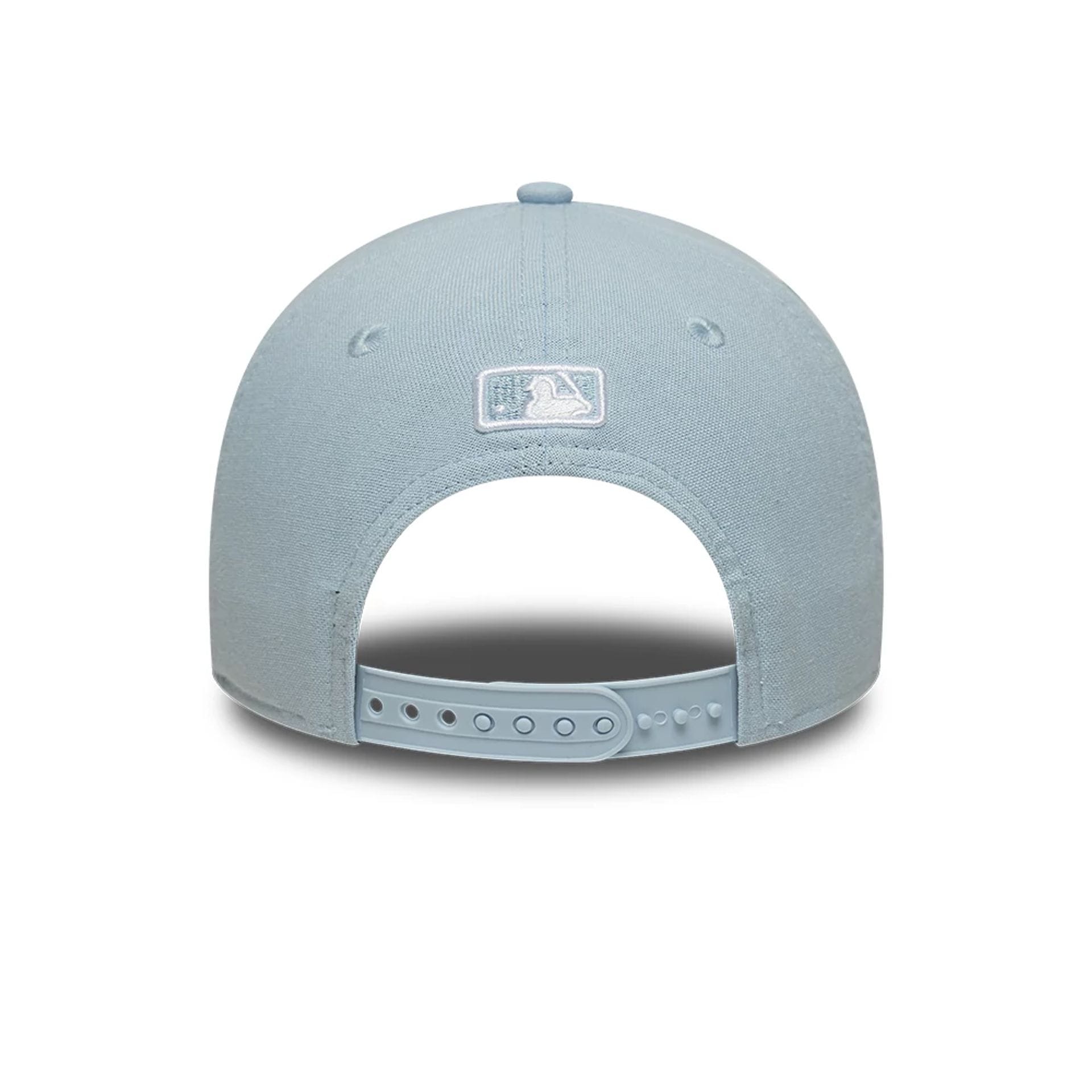 Pictured is this MLB Linen New York Mets 9FORTY M-Crown cap in pastel blue. 4